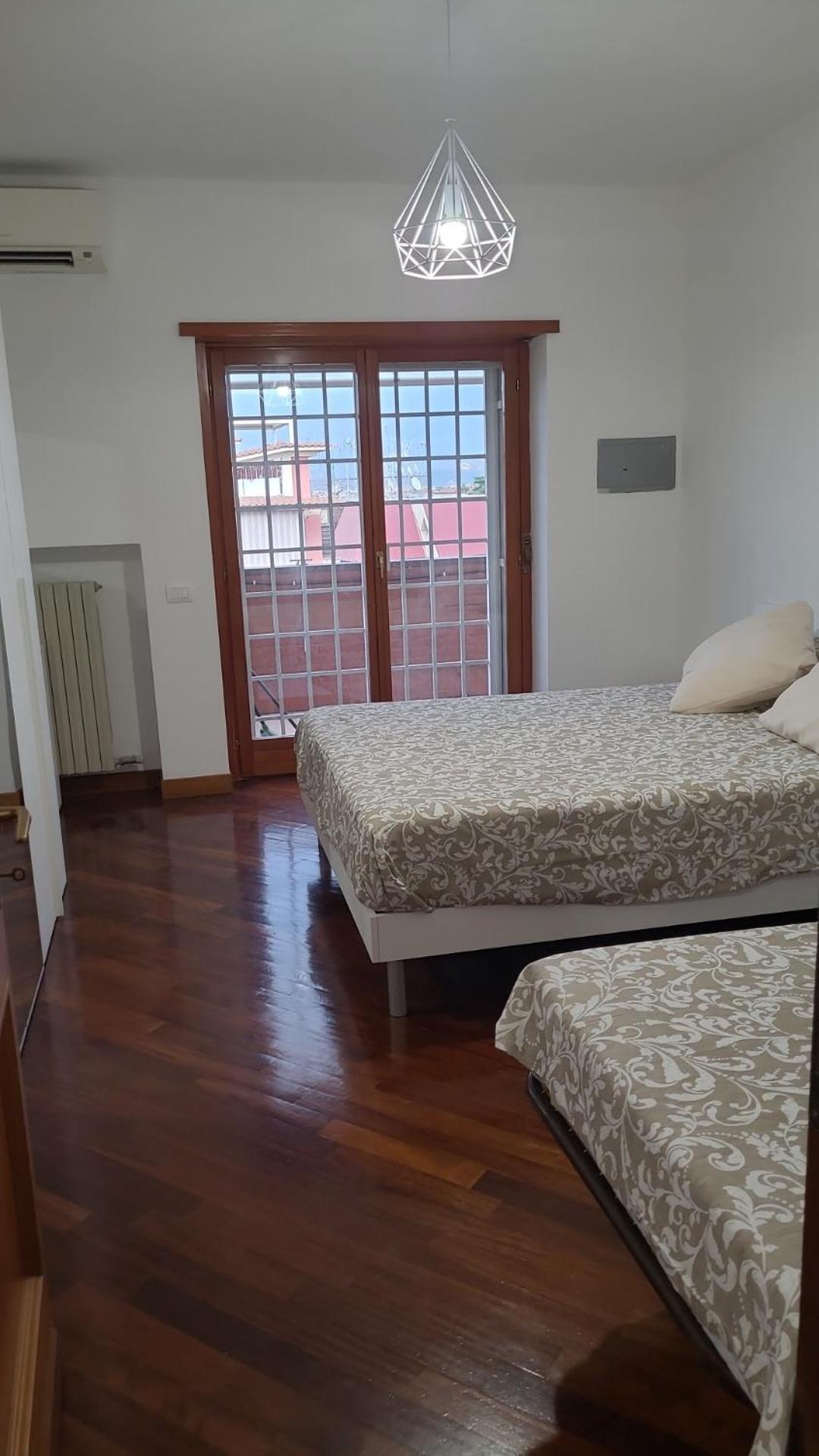 St Peter Terrace View Attic *